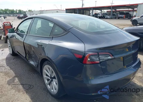 2021 Tesla Model 3 Long Range Dual Motor All-Wheel Drive z USA, uszkodzony, nr VIN 5YJ3E1EB0MF902654